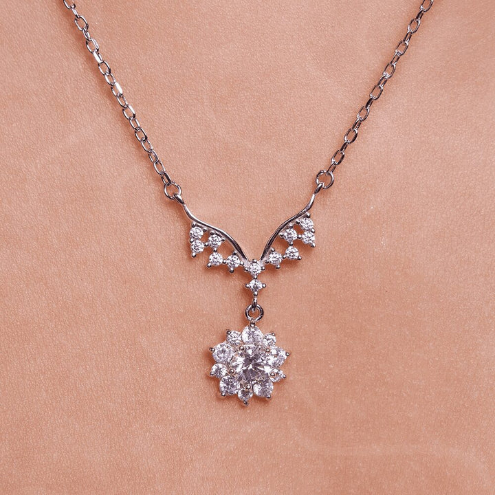deer-charm-zircon-necklace_01_Product-White