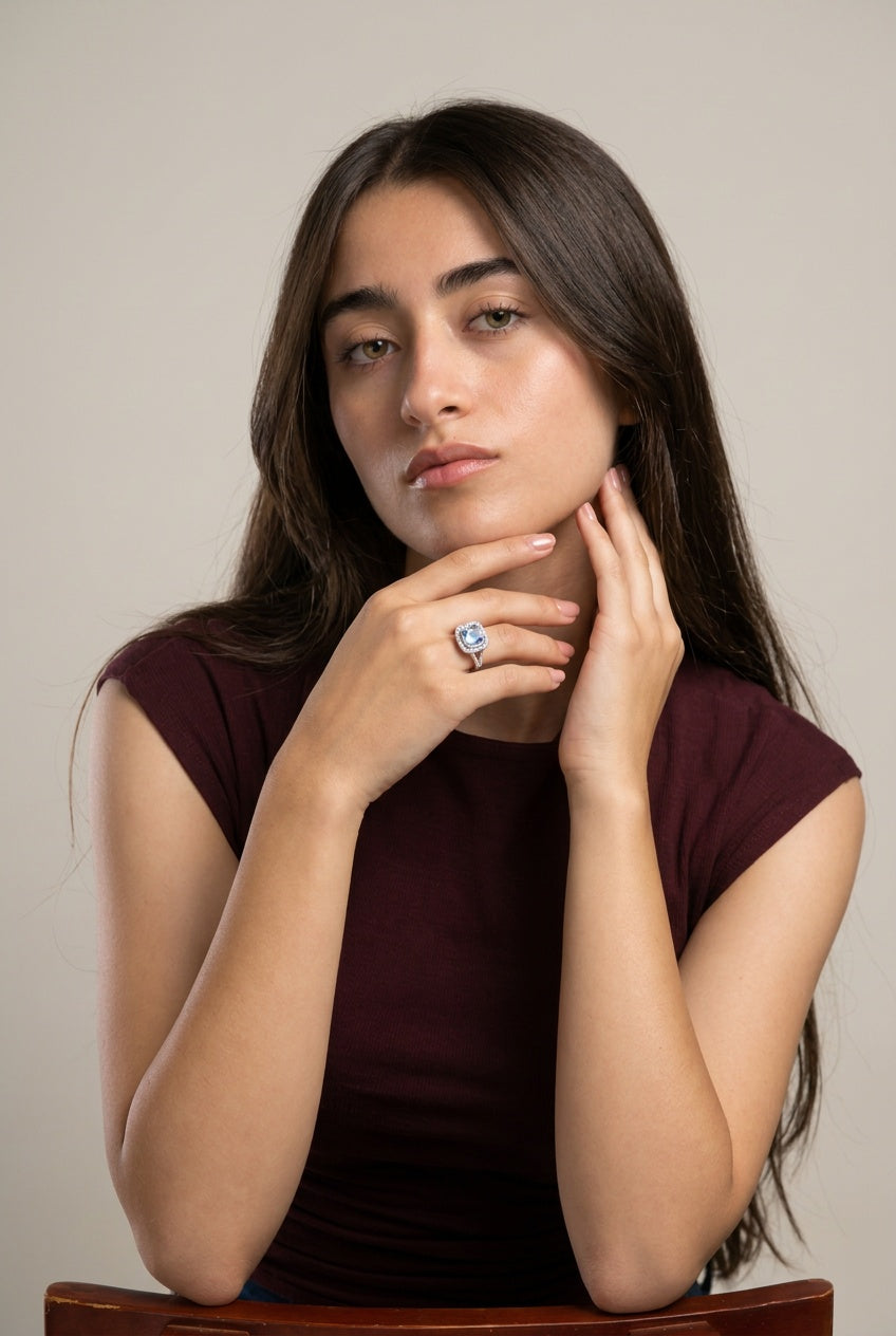 blue-cushion-cut-silver-ring_02_Model-Wide