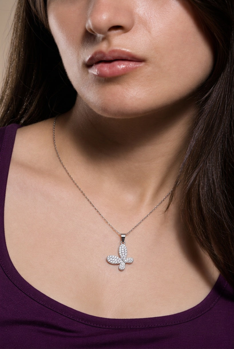 butterfly-wings-pendant-necklace_02_Model-Wide