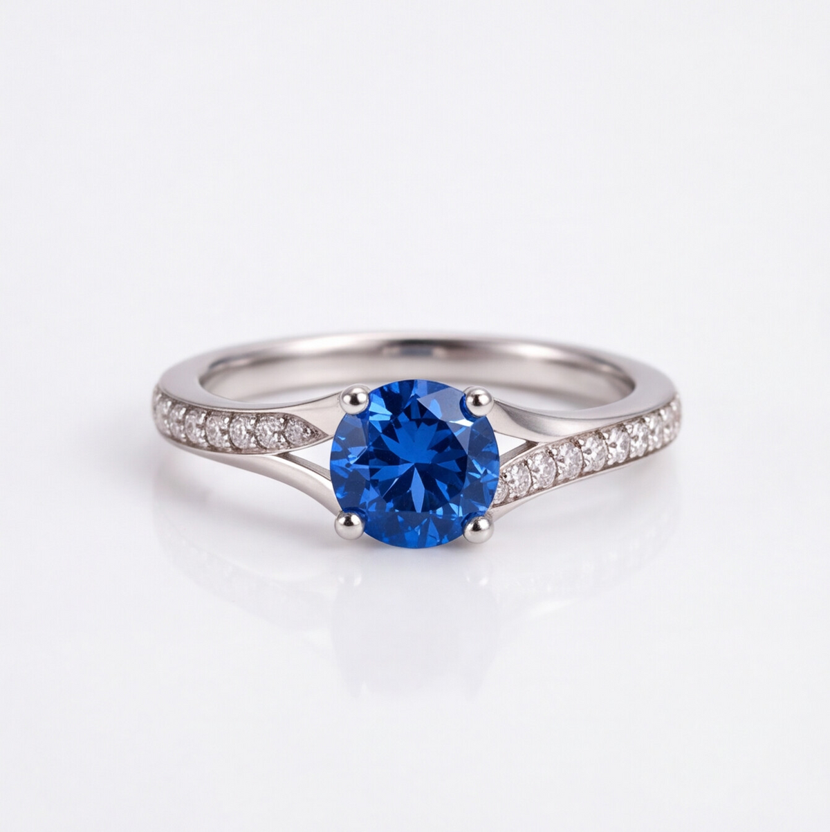 Glamorous Circle Stone Silver Ring