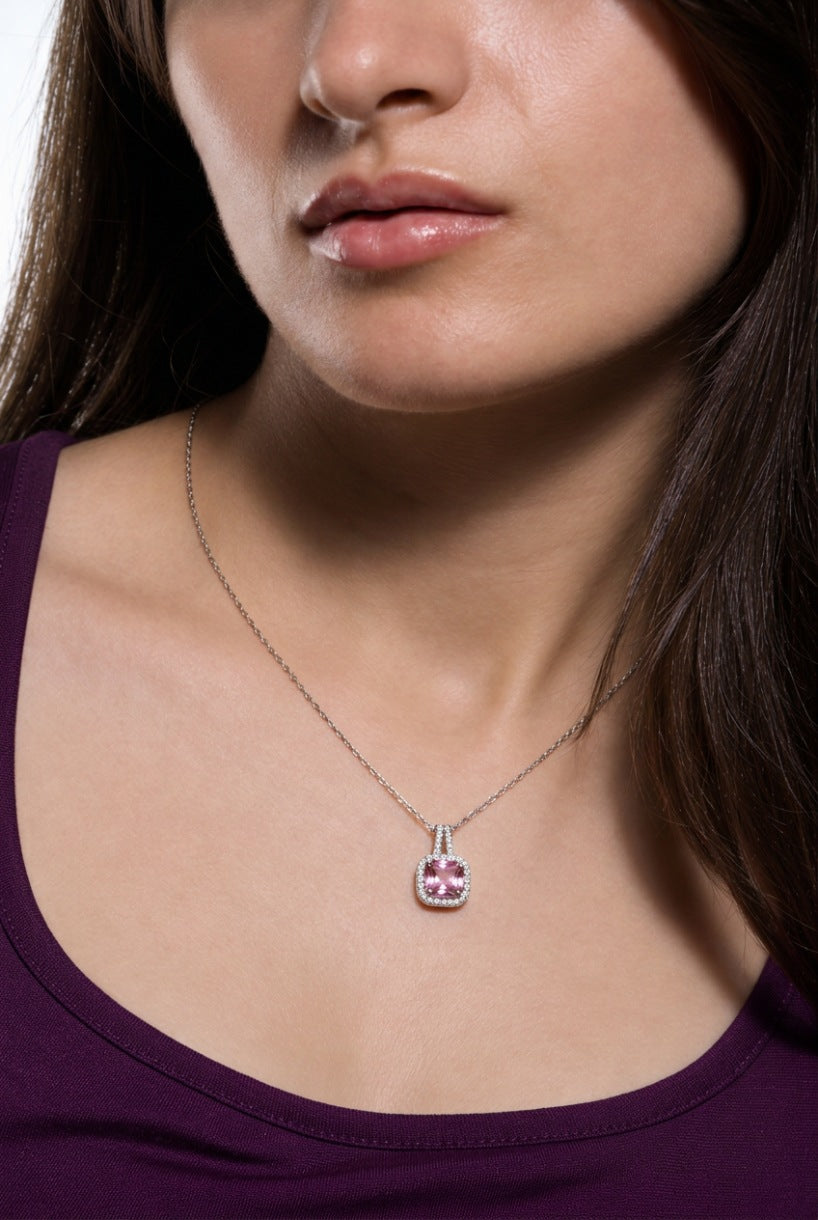 pink-elegance-necklace_02_Model-Wide