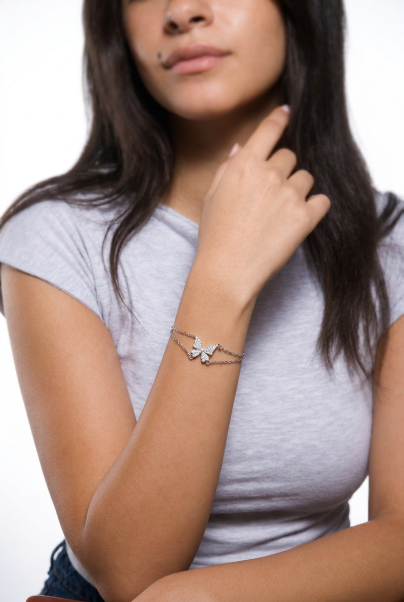 the-crystal-wing-bracelet_02_Model-Wide