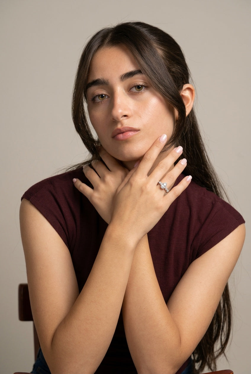 the-elegance-crown-ring_02_Model-Wide