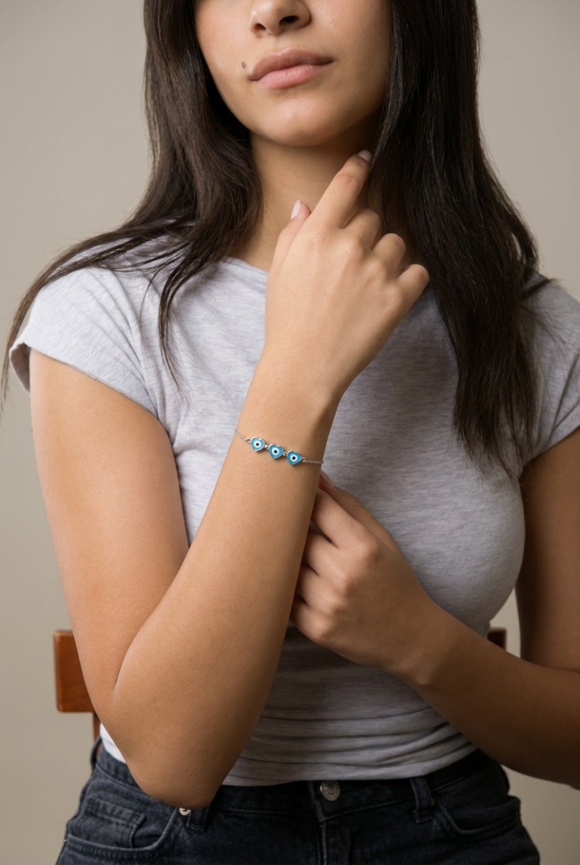 the-evil-eye-heart-bracelet_02_Model-Wide