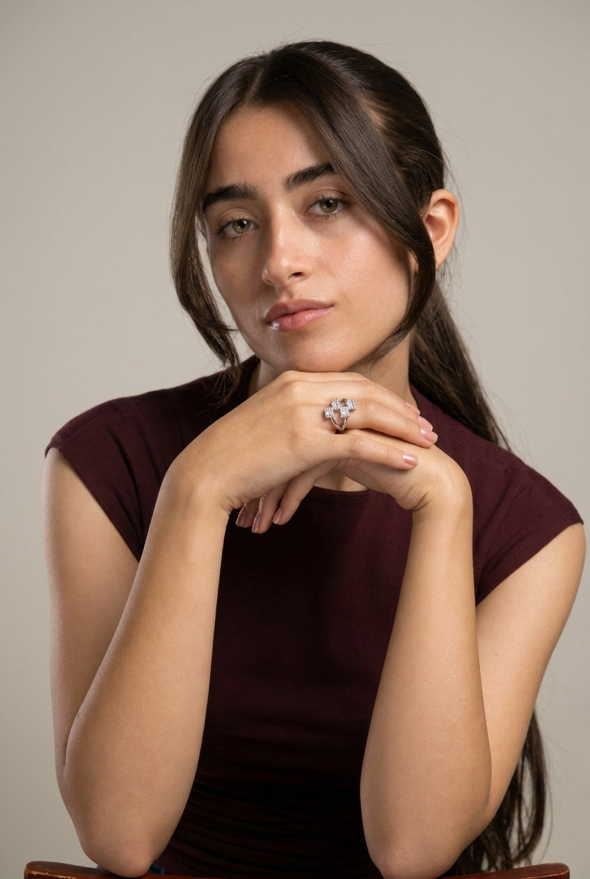 the-intertwined-sparkle-ring_02_Model-Wide