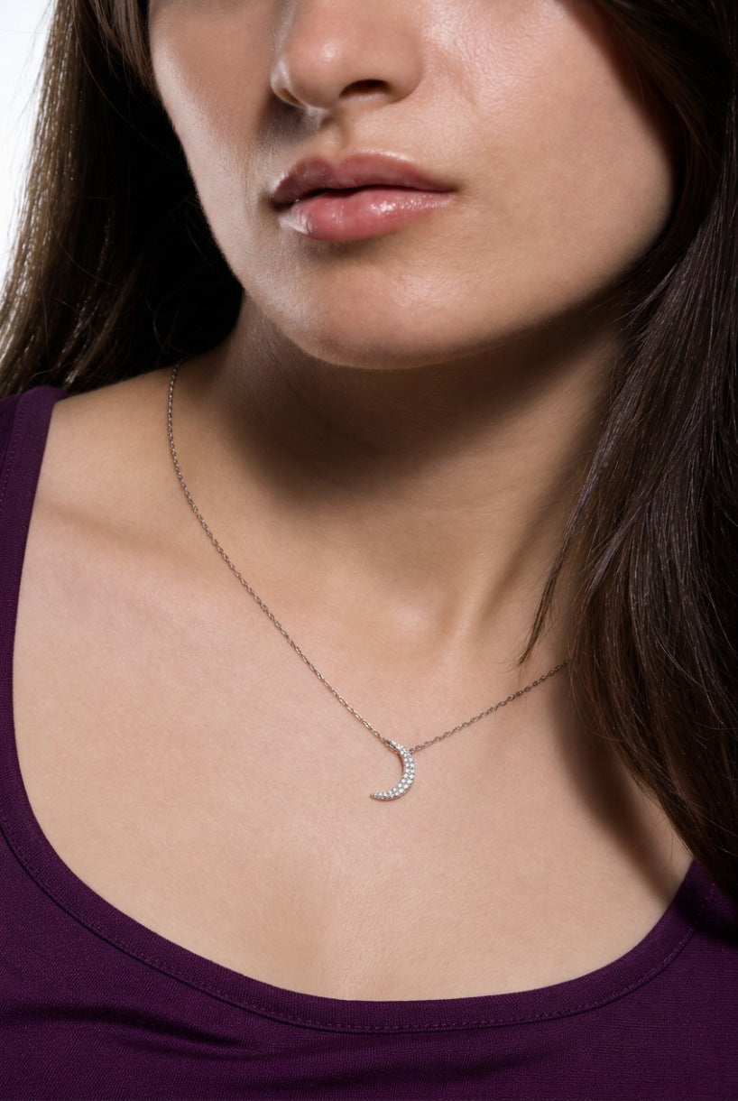 to-the-moon-necklace_02_Model-Wide